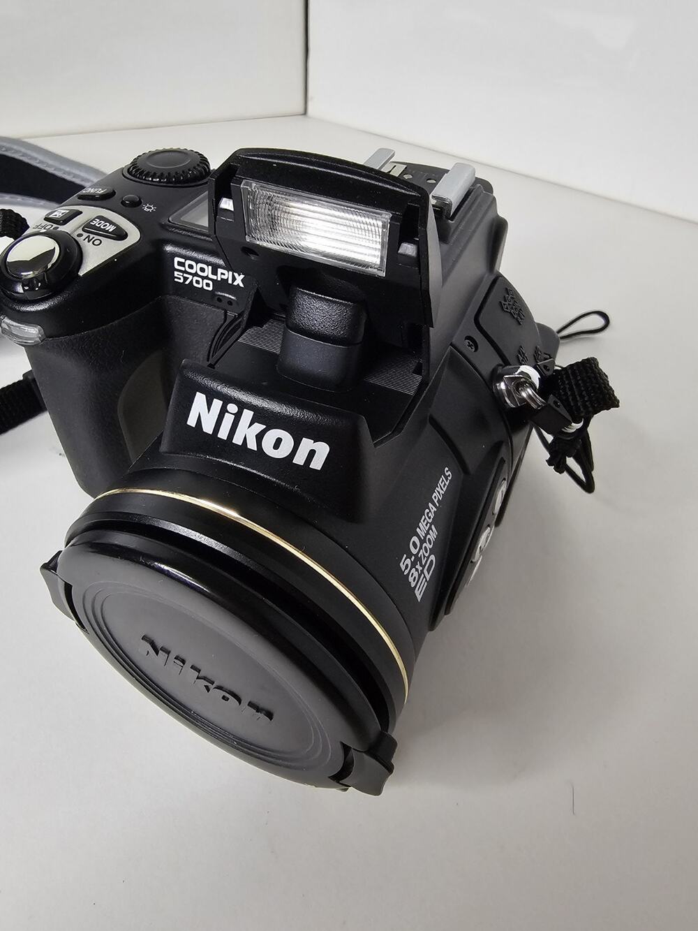 Nikon Coolpix 5700 Camera w/ accessories and Charger